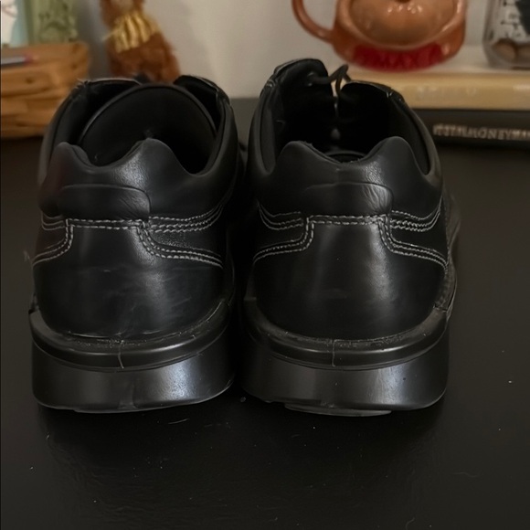 Ecco Black Leather Casual Shoes - Picture 2 of 8